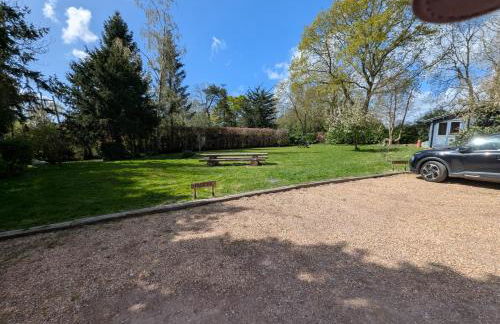 New Bury Cottage near Goodwood - Photo 27