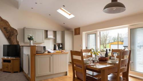 CRUCK BARN - Beautiful Renovated Barn within the Countryside - Foto 5, stove