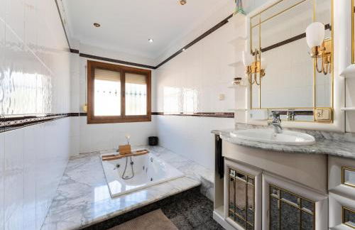 Pleasant Villa in Churriana with pool - Photo 31