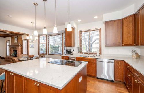 Luxurious Dream Home - For 10 - Photo 15