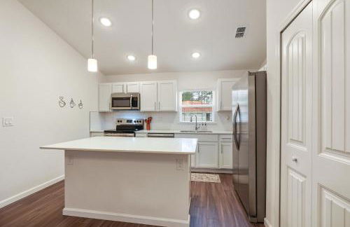 Coastal Vibes & Family Fun-Spacious 3BR, Kidz Zone, Desirable Neighborhood - Photo 17