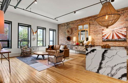 Luxe 220 Suite 2 - Photo 32