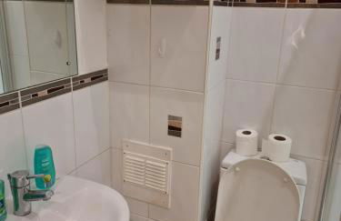 Lace Market Apartments - City Centre - 4 Beds Apartment with 2 Bathrooms and full Kitchen in George Street - close to Victoria Centre Shopping Centre - Parking for Cars & Vans from Five Pounds a Day - Sunday 1pm Check-out - Foto 49