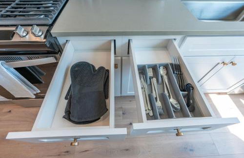 Outstanding Amenities-New Complex- Downtown Luxury - Foto 15