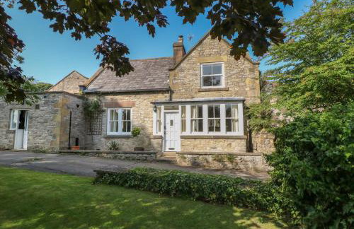 Holmefield - Photo 1