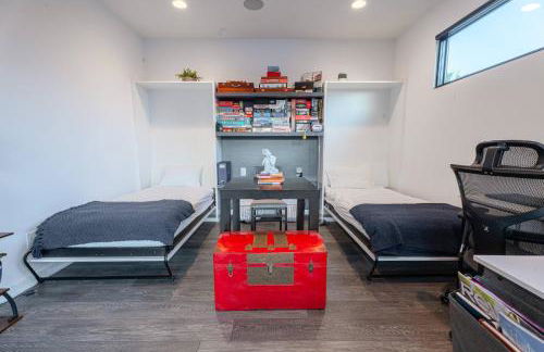 3 bed 3 bath Modern Luxury Home with Hot Tub and Rooftop Patio - Foto 17