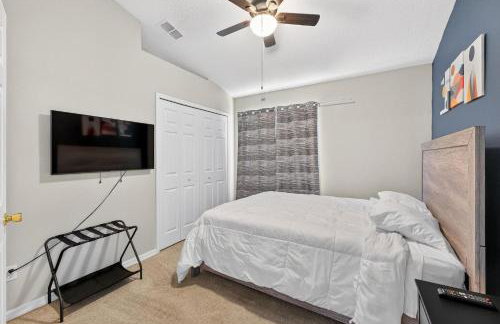 Entire Disney Retreat Home minutes from Disney, Shopping, and Restaurants 4br,2ba,7beds sleeps 10 - Foto 11