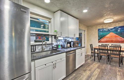 Hot Tub and Theater Room Tropical Springfield Home - Foto 8