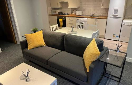Stylish 1 Bedroom, 2 bed Basement Flat With Free Parking - Photo 12