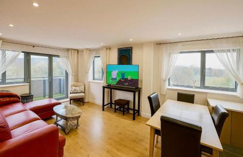 Luxury 2 Bedroom Apartment- Lake view - Free Parking - Wembley Stadium 5KM - Foto 2