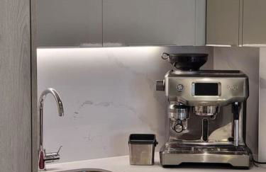 Entire Prestige Apartment in Poole Quay - Free Parking, Fast WiFi, Smart TV & Netflix - Foto 10