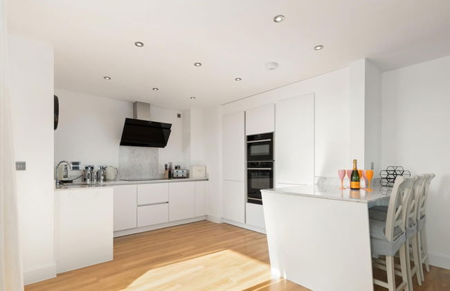 Apartment 8 Waterstone House - Luxury Apartment, Sea Views, Pet Friendly - Photo 37