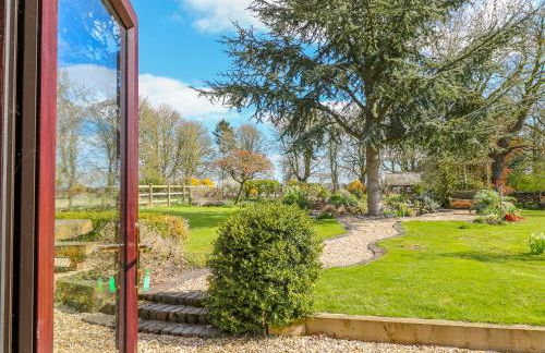 South Lodge - Longford Hall Farm Holiday Cottages - Photo 21