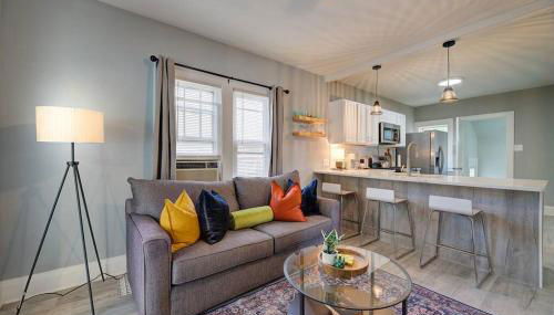 Stylish home Garage Walk to Lake Minutes from Airport - Foto 1