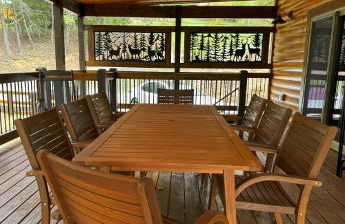Luxe Cabin with Game Room, Hot Tub & Firepit - Foto 34