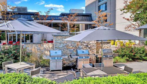 Stylish Apt Near Metro w Gym - Close to DC - Photo 5, Garden