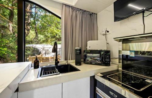 Modern Airstream Glamping with Pond Views in Rural South Carolina - Photo 12