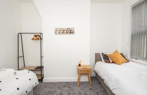 Modern 4 Bedroom House Sleeps 10 Free Parking Liverpool - Foto 66