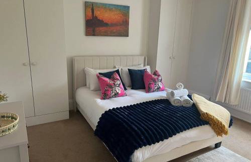 Stylish 1BR Teddington Flat Near Thames River - Foto 1