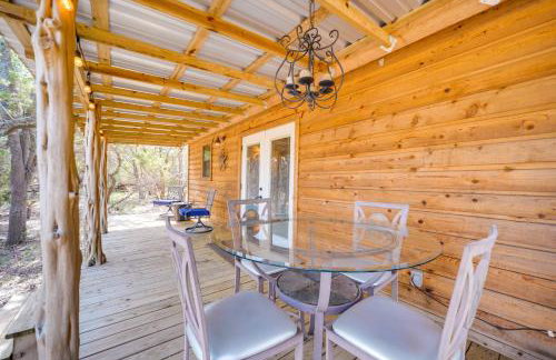 Happy Haven | Hill Country Couples Cabin Retreat - Foto 16