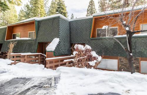 3BR Condo Near Lake & Skiing - Foto 19