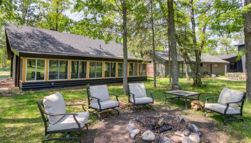 1 Mi to Beach and Lake Breezy Point Cabin with Yard! - Foto 1