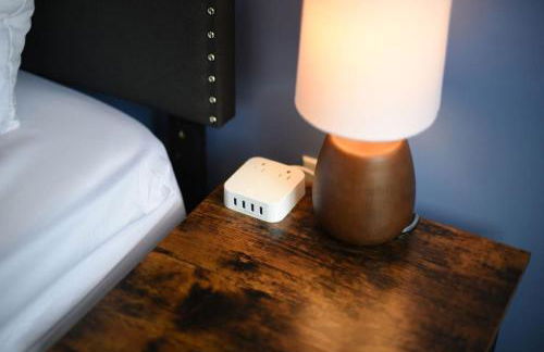 HostWise Stays - The "Row" House - Beautiful Space, Two King Beds - Photo 41