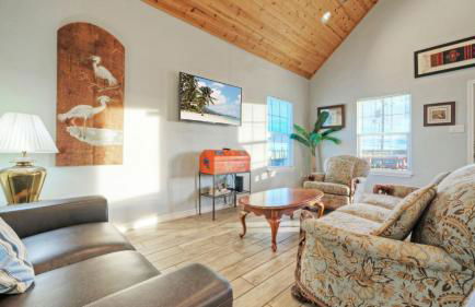 Waterfront Shared Pool w/ Bay Views, Boat Dock Oscar's Lodge by Avantstay - Foto 18