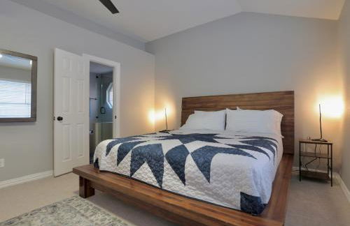 Gorgeous 4 bedroom 2,5 bath Home with Heated Pool, Spa & Game Room close to DFW Airport - Photo 35