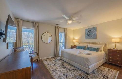 Large Luxury House, King Beds and More, Hot Tub, Theater, Fireplace, Game Room, Ping-pong, Pool Table, Air Hockey, Arcade, River, Big Kitchen, Nice Porch, Quiet, Good for Families and Large Groups, Near UGA Golf Course, Close to UGA & Stanford Stadium - Photo 11