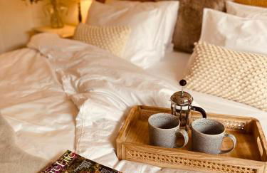 Luxury Barn with Hot Tub, Spa Treatments, Private Dining - Photo 27