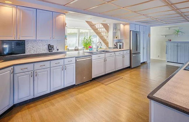 Lakehouse w Private Beach Bar Lg Deck Dock - Photo 10