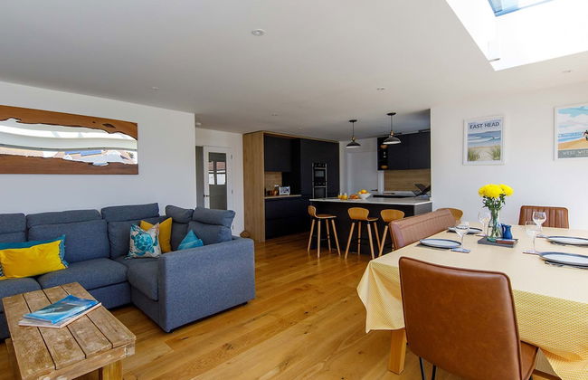 Delightful Seaside Hideaway 5 Mins to Beach - Photo 2