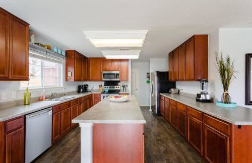 Amazing House with Pool, Arcade, Hot Tub and More - Accomodates 16 guests - Photo 37