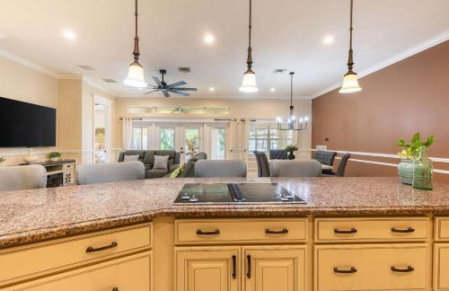 Chill & Spacious 3BR - Beaches & Backyard Fun - Foto 10