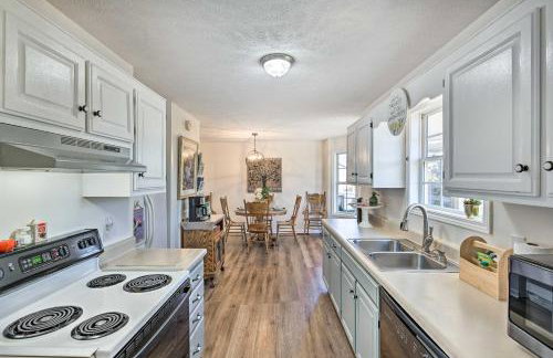 Normandy Home with Yard about 2 Mi to Lake - Foto 11