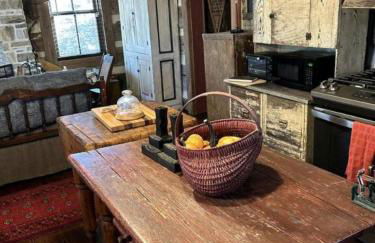 Redesign Wooden Cabin with Jacuzzi and Front Porch in North Carolina - Foto 29
