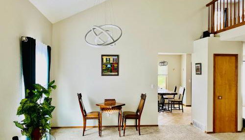 3br home 2br unit close to USAFA with fireplace - Foto 2