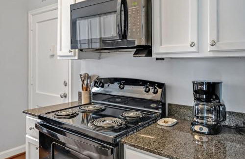 1st Floor 2BD Near Duke & Downtown - Photo 12