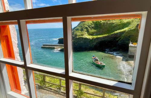 Unique Retreat - 2 bedroom cliff top cottage with large terrace - Photo 18