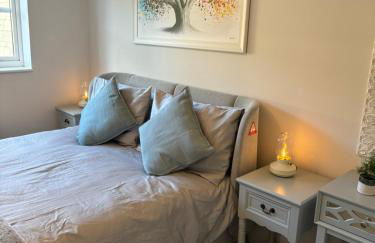 Redwing Retreat Bicester Village - Stylish Retreat Steps from the Shops - 2 Bed House with Garden and Parking - Foto 2