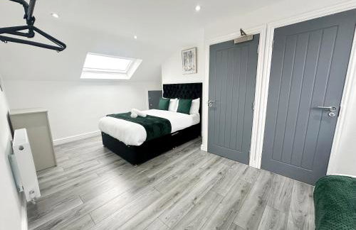 Central Location Liverpool, Modern Home, 4 BR, Sleeps 9, Free Parking - Foto 6