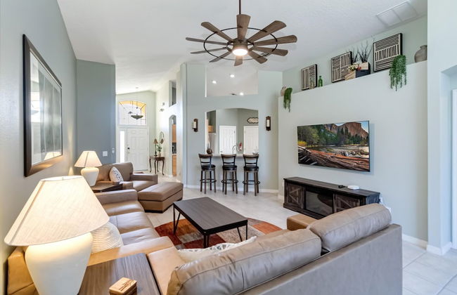 Amazing Vacation Home With Private Pool at Highland Reserve! - Photo 14