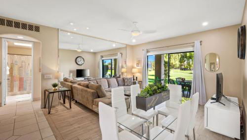 Midnights at the Oasis - Foto 2