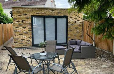 Modern Studio with parking in shared garden - Foto 1