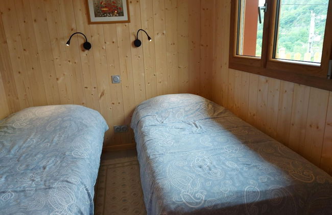 Chalet in Lovely, Rich Forest Setting With a Beautiful View - Photo 8