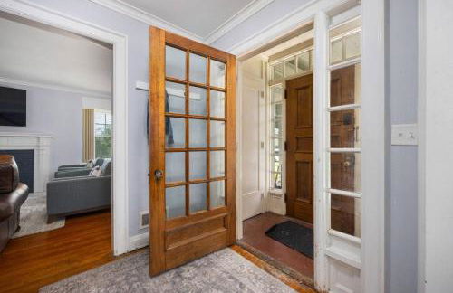 Queen Bed Retreat | Full Kitchen + Laundry Access - Foto 11