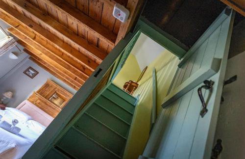 School House, cosy cottage for 12 with hot tub in the Peak District - Photo 9