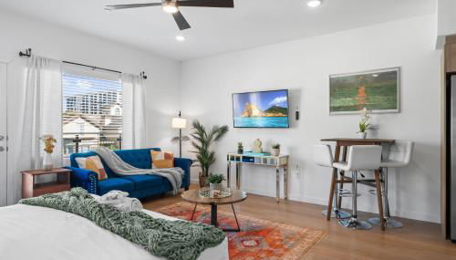 Stylish Top-Floor Gem with King Bed & City Ocean Views - Foto 4