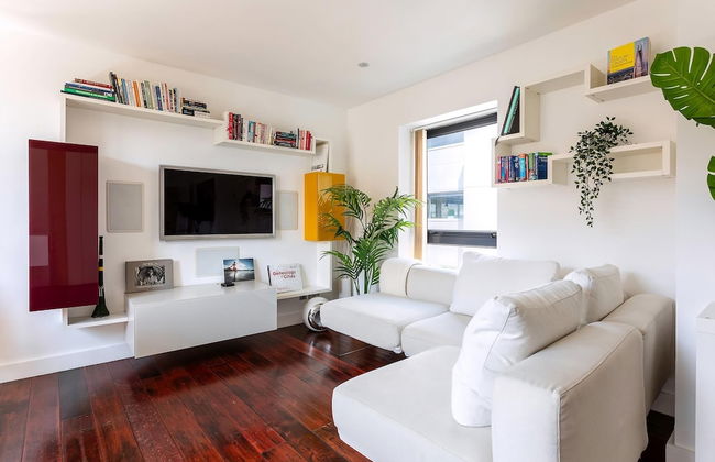 RAI - Modern Tower Hill Penthouse - Photo 11